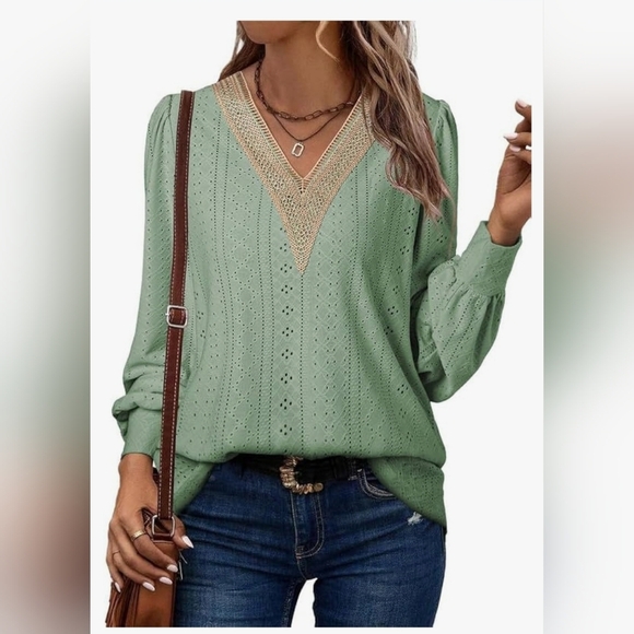 Amazon V-neck Top Size Large - Picture 1 of 6